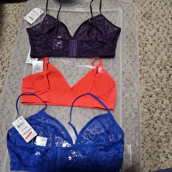 Bras - Picture 2 of 8